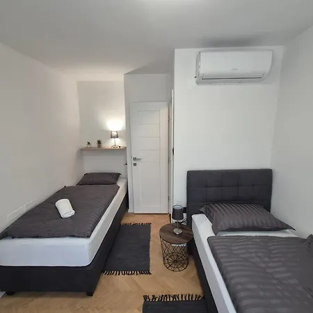 Apartament Maris *